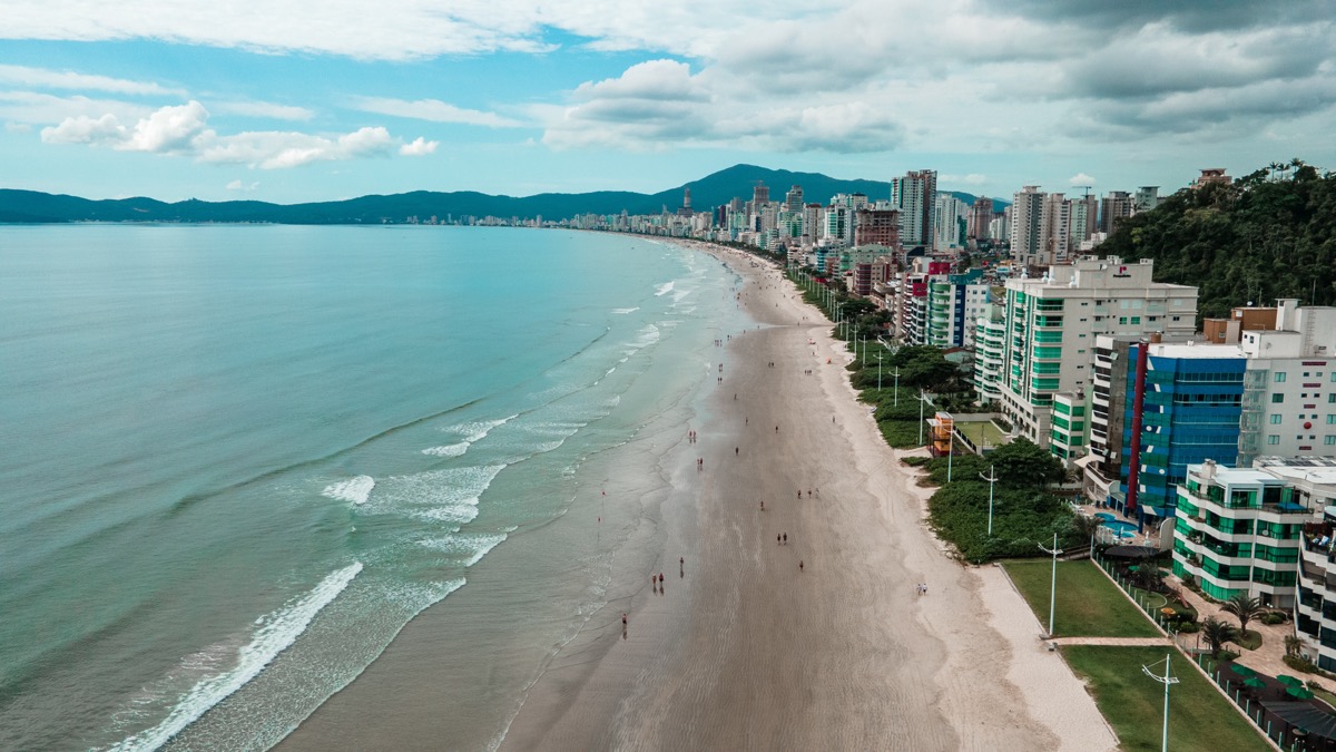 Restaurantes de frutos do mar na Meia Praia, foto de capa