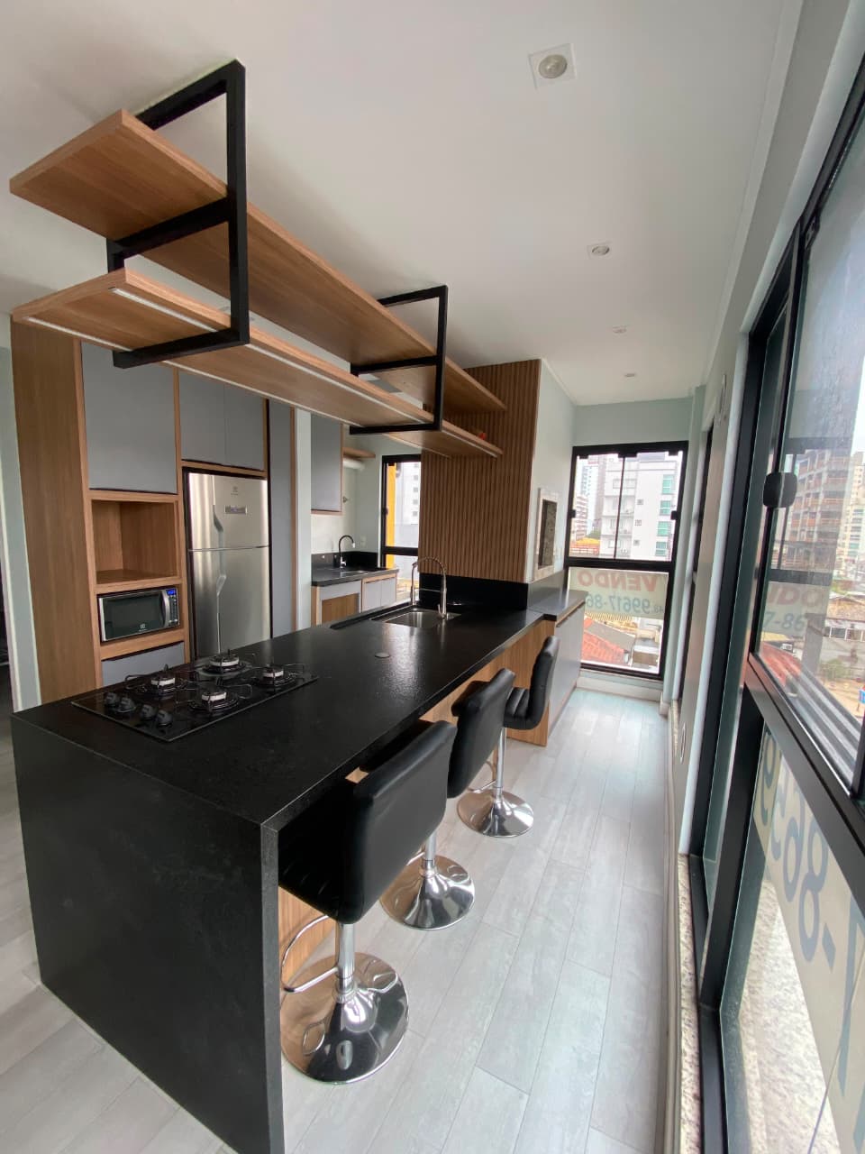 Apartamento 2 suítes semi-mobiliado na Meia Praia, foto 6 de 8