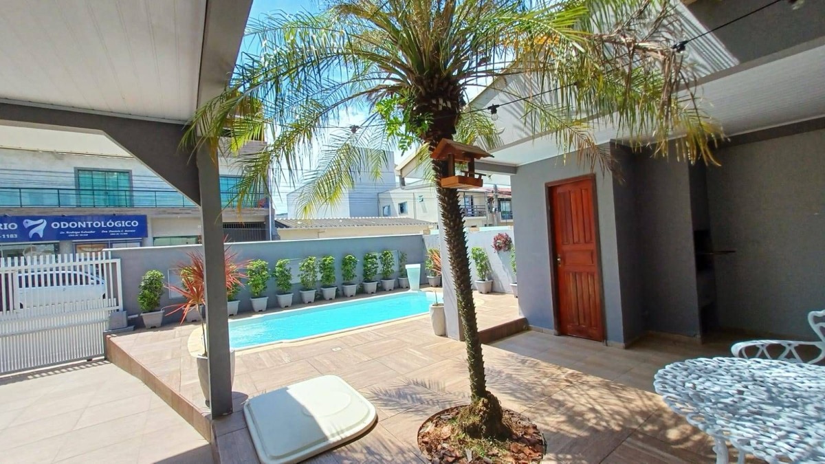 Sobrado com piscina na Rua 980, foto 9 de 10
